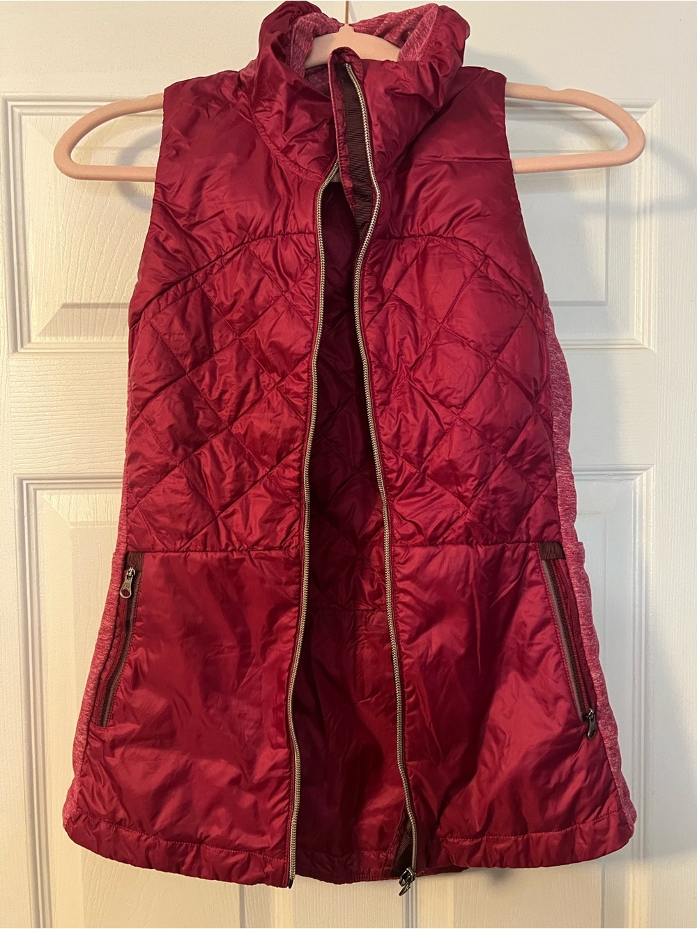 #054 Lululemon Down For A Run Vest Berry Rumble Size 4 Quilted Zip